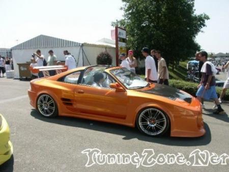 une voiture de tuning 